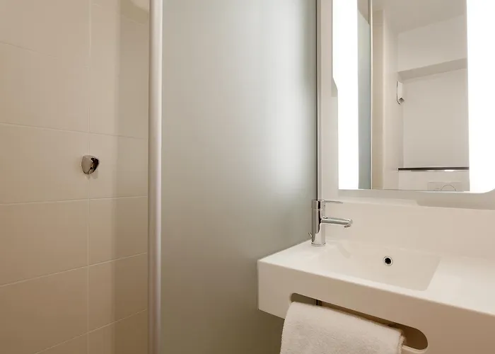Hotel Centre Perrache 3*